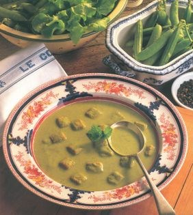 Minted green pea soup with croutons