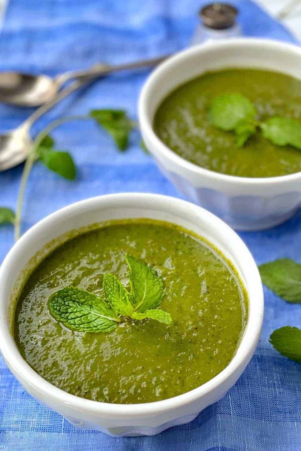 Minted sweet pea and spinach soup