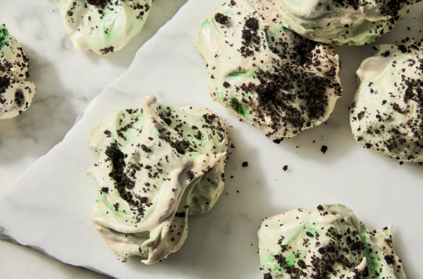 Minty Oreo meringues 