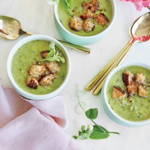Minty pea soup with Parmesan croutons