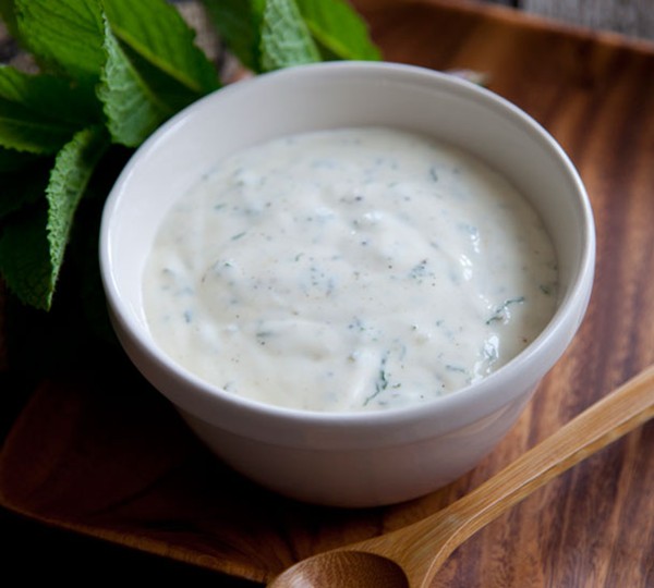 Minty yoghurt dipping sauce