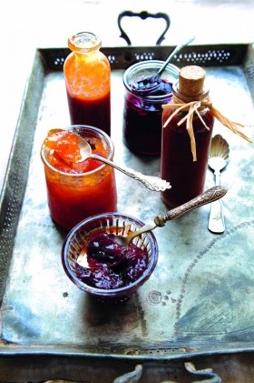 Mirabelle and saffron conserve