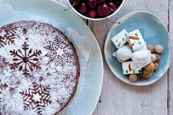 Miraculous three-ingredient Christmas cake