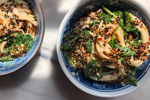 Miso-ginger noodles with tuna & spicy sesame crumbs