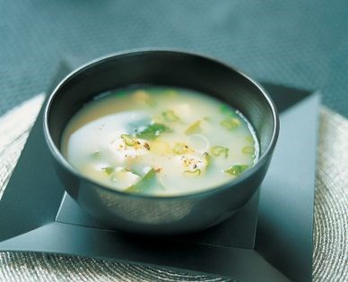 Miso soup (Wakame to tofu no miso-shiru)