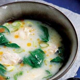 Miso soup with clams & spinach
