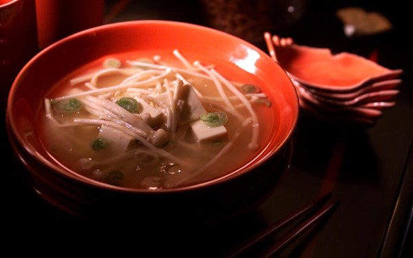 Miso soup with tofu and enoki mushrooms 
