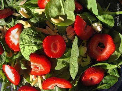 Mixed baby greens with strawberries and Gorgonzola