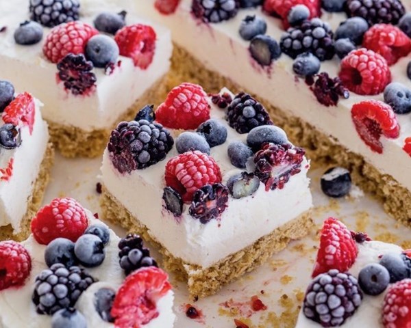 Mixed berries & cream bars