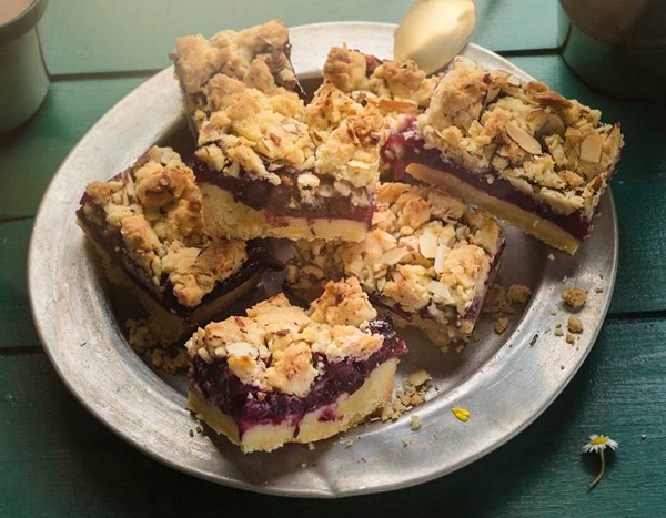 Mixed berry & apple crumble shortcake