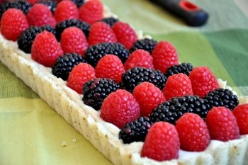 Mixed berry and mascarpone tart