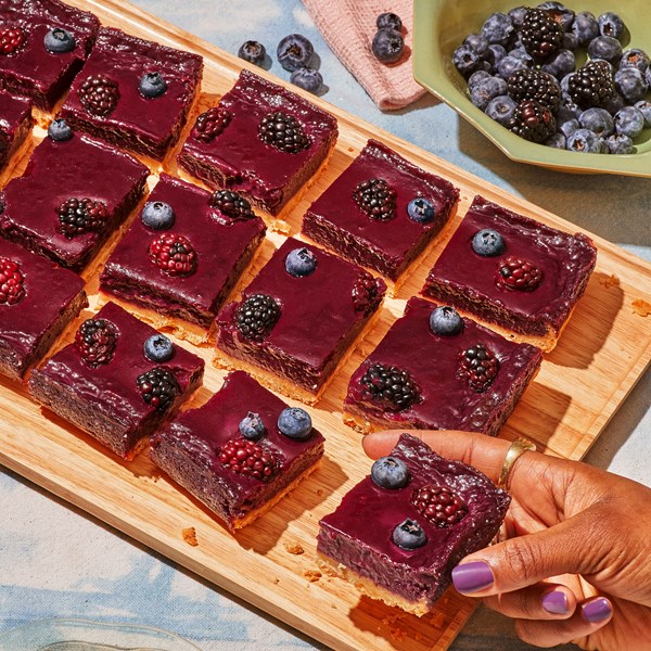 Mixed berry bars with brown sugar crust