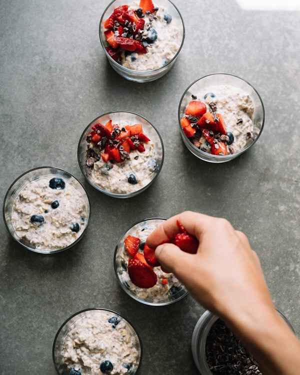  Mixed berry overnight oats 