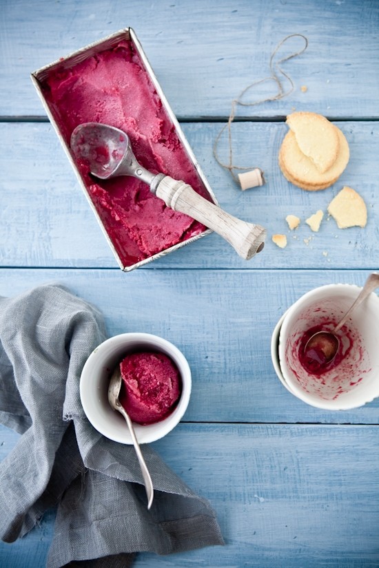 Mixed berry sorbet & vanilla shortbreads