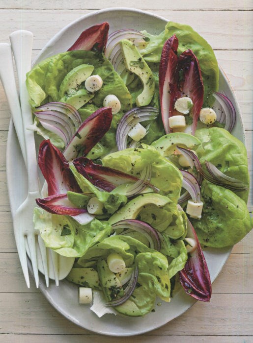 Mixed greens with hearts of palm, red onion & avocado