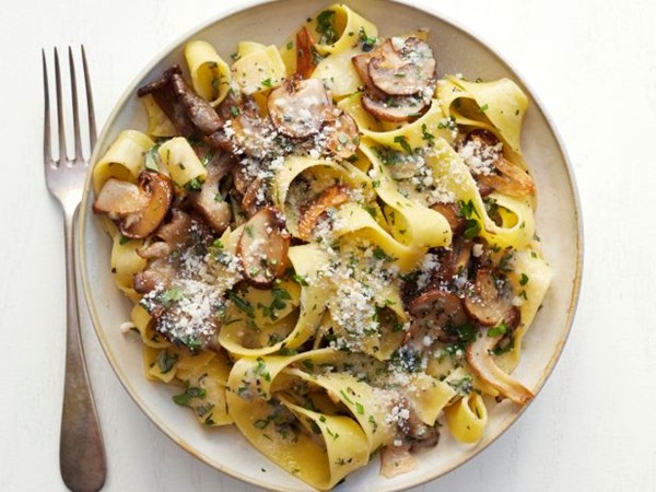 Mixed mushroom pasta