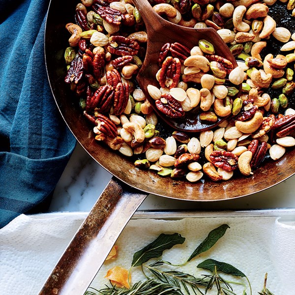 Mixed nuts with crispy herbs and garlic