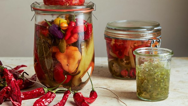 Mixed-pepper pickles