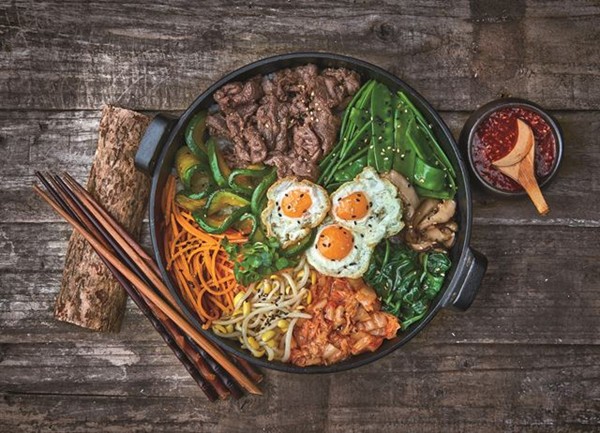 Mixed rice bowl with beef (Bibimbap)