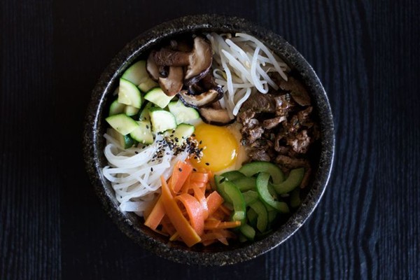 Mixed rice with vegetables & beef (Bibimbap)