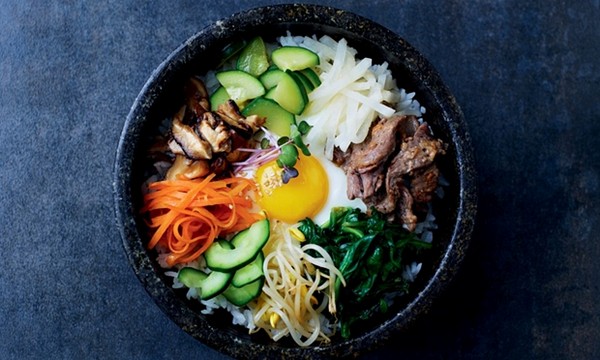 Mixed rice with vegetables and beef (Bibimbap)
