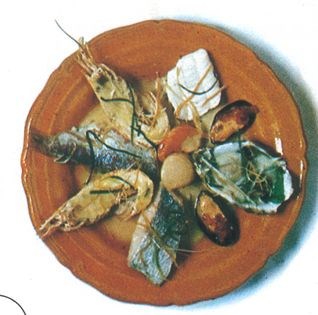 Mixed seafood steamed with seaweed (Le marché du pêcheur en cocotte à la vapeur d'algues)