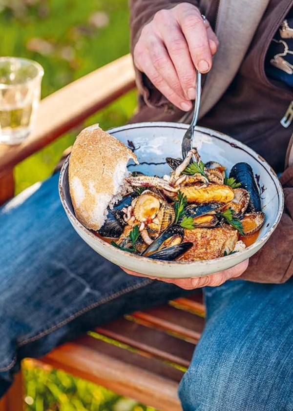Mixed seafood stew with spicy mayonnaise 