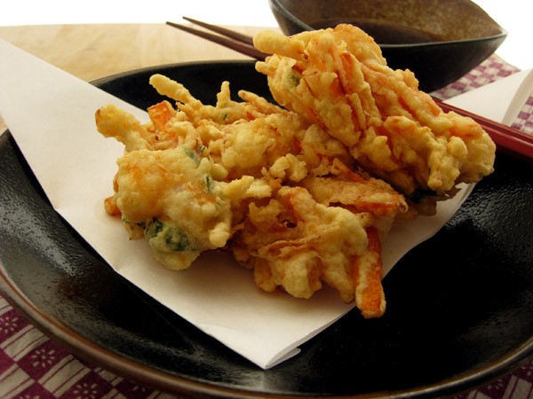 Mixed tempura (Carrot and shrimp kakiage)