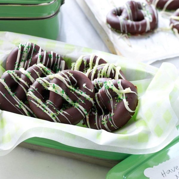 Mocha cookie pretzels