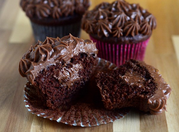 Mocha cream filled cupcakes