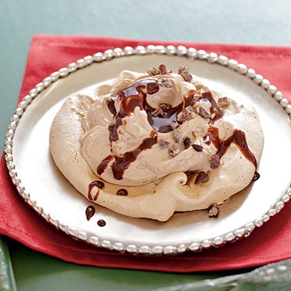 Mocha cream-filled meringues