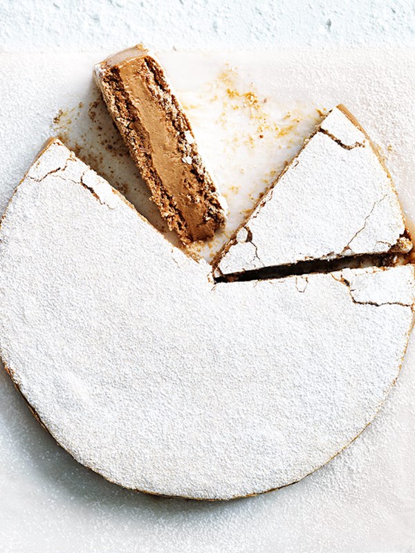 Mocha meringue cake
