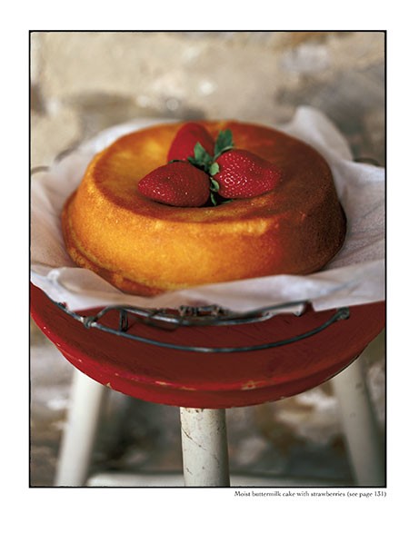 Moist buttermilk cake with strawberries