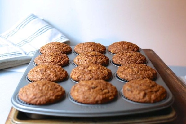 Molasses bran muffins