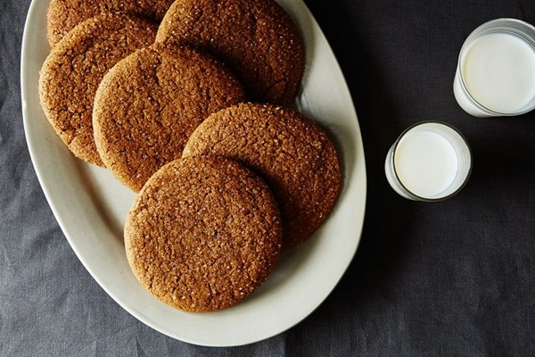 Molasses clove cookies