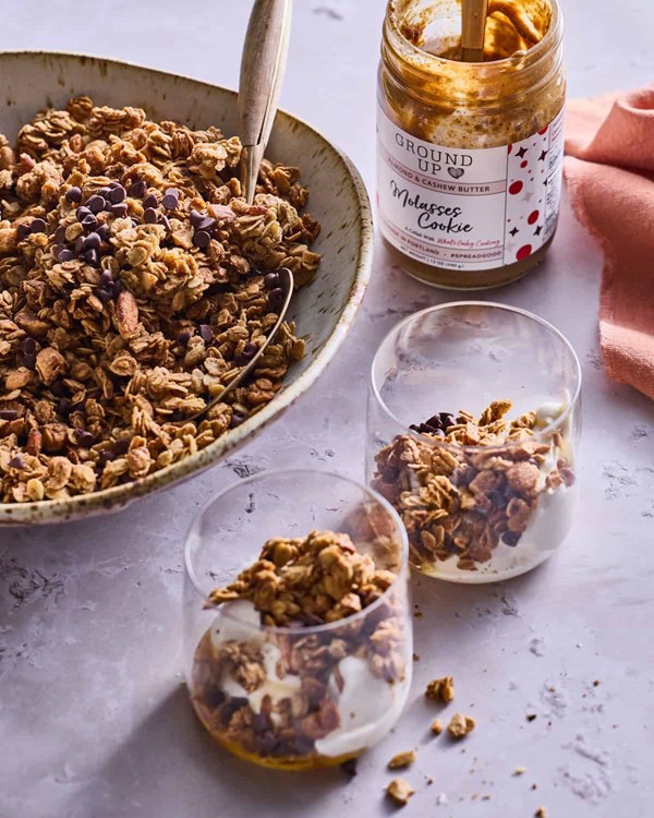 Molasses cookie granola