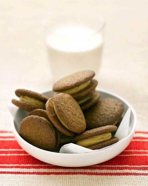 Molasses sandwich cookies