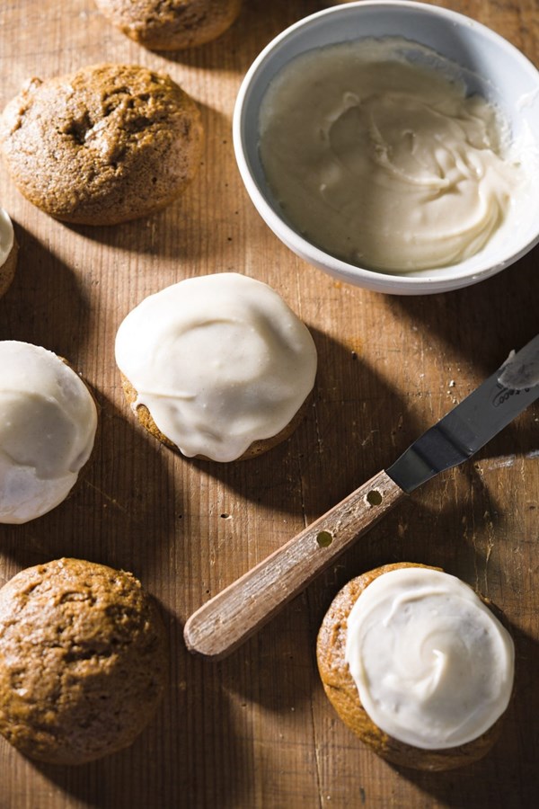 Molasses spice cookies with browned butter icing
