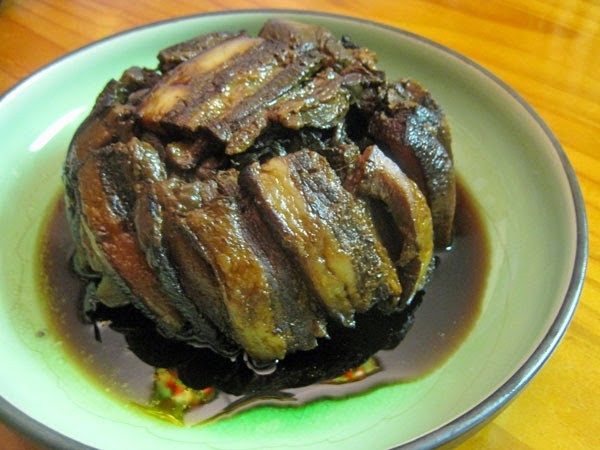 Molded pork with preserved vegetables (Méicài kòuròu / 梅菜扣肉)