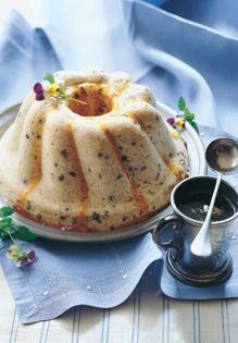 Molded rice pudding with caramel sauce (Lightened riz à l'impératrice)