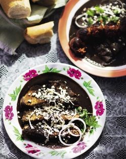 Mole enchiladas (Enmoladas)