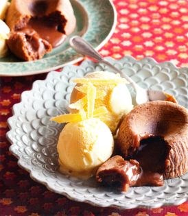 Molten brigadeiro cake (Bolinho quente de brigadeiro)
