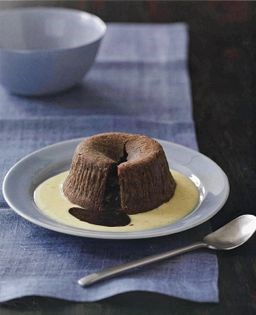 Molten center chocolate cakes