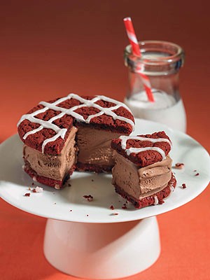 Molten chocolate cake ice cream