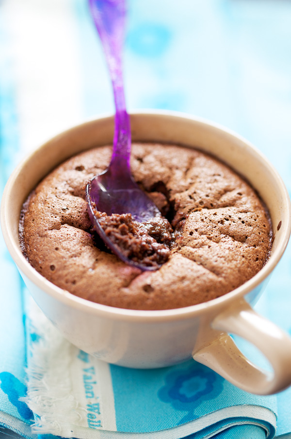 Molten chocolate cake with tahini and millet (Gâteau au chocolat coulant avec tahini et millet)