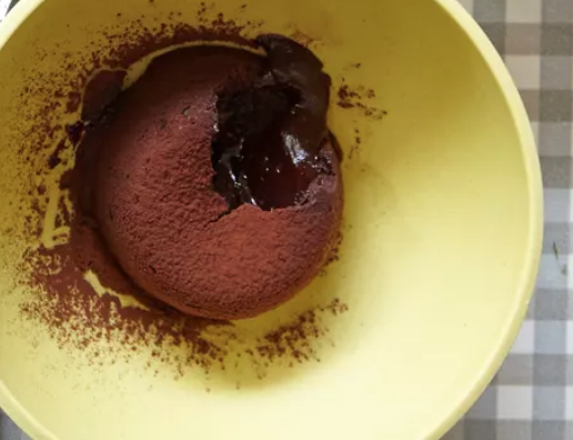 Molten chocolate cakes