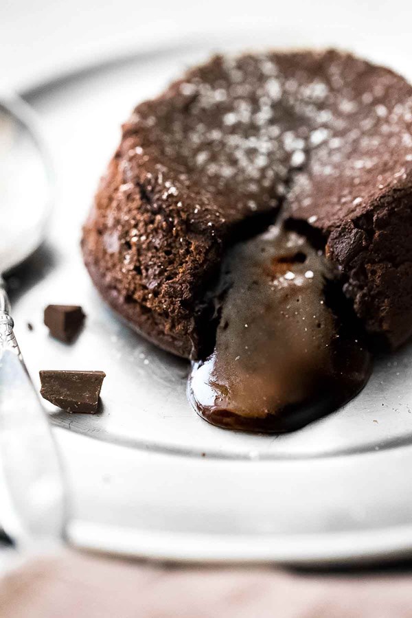 Molten chocolate cakes