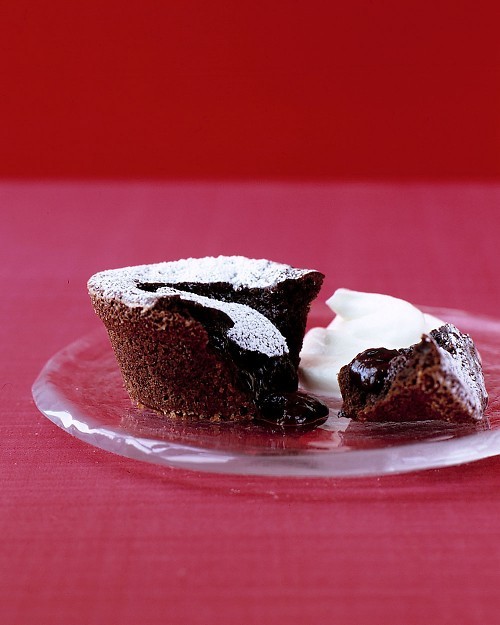 Molten chocolate cakes