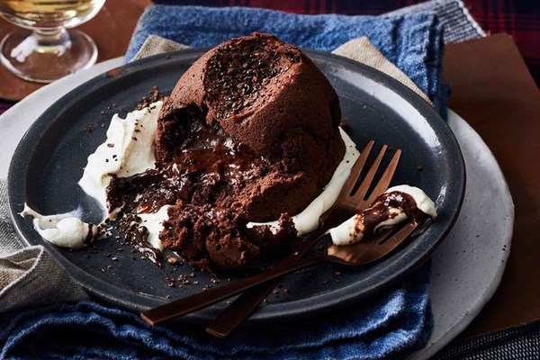 Molten chocolate cakes with sour cream