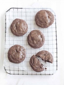 Molten chocolate cookies